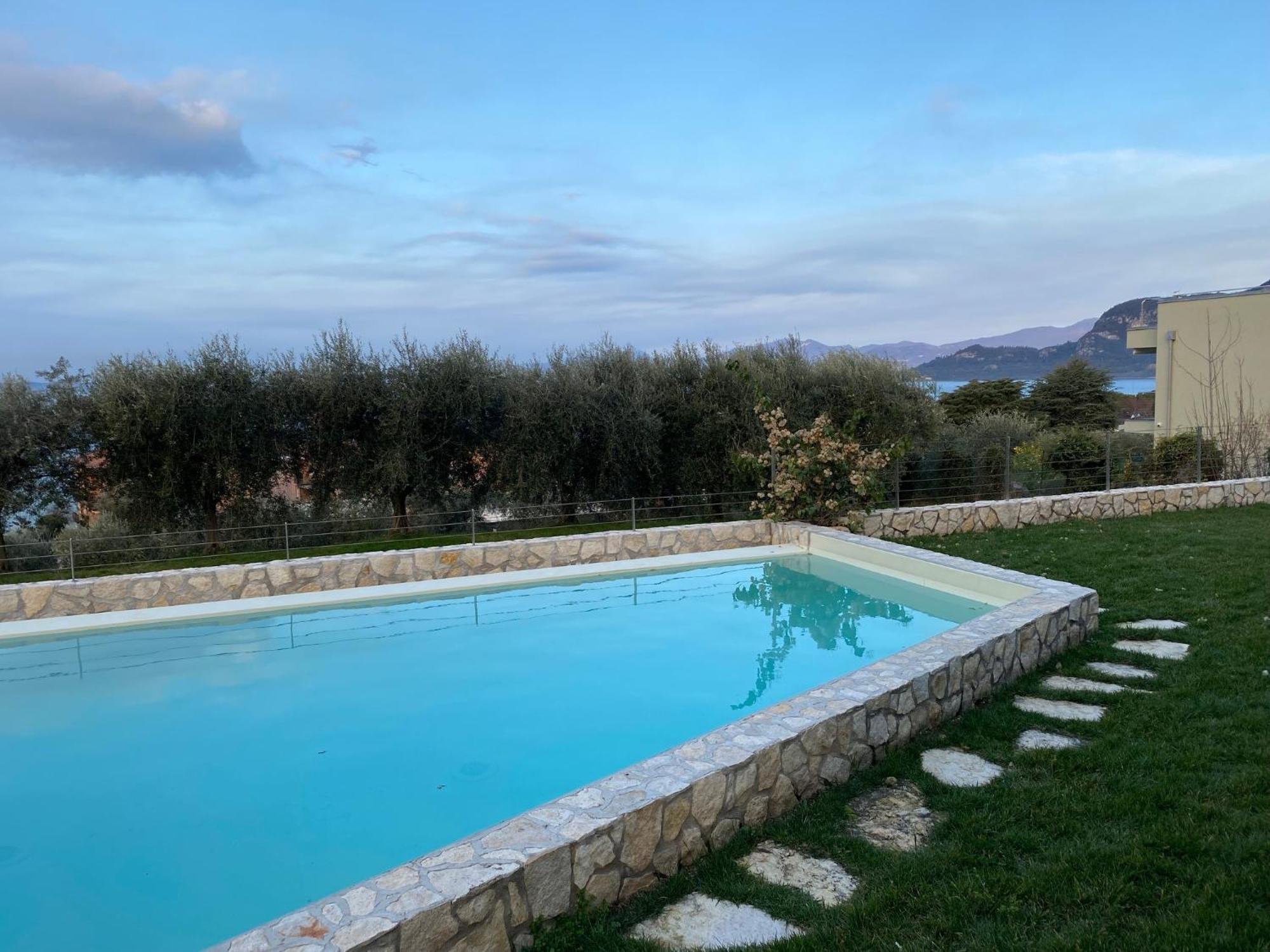 Villa Sunny Lake Suites Bardolino Exterior foto